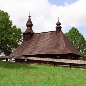 MESTO SNINA: Drevený kostolík v Hrabovej Roztoke